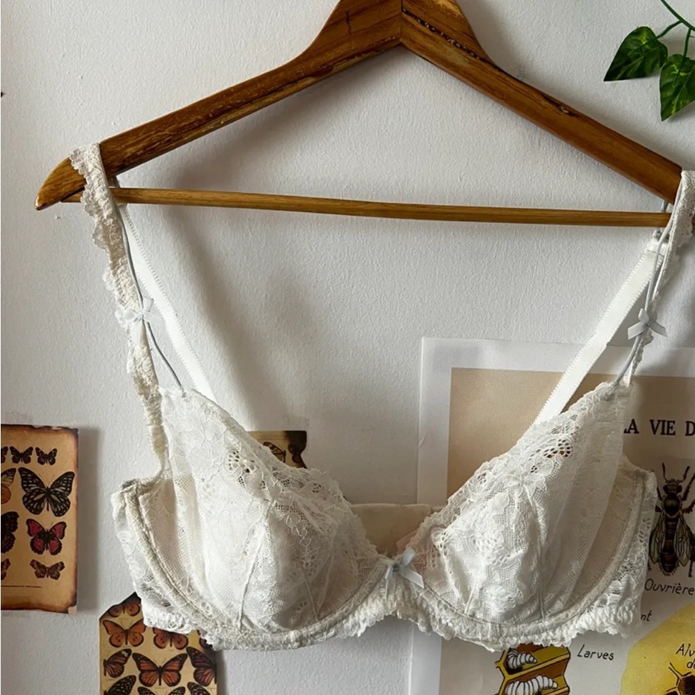 36D Victorias Secret Lace Balconette Padded Bra 🦢